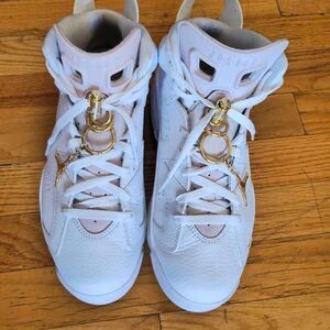 Air Jordan 6 Retro Gold Hoops color: white and pink  size 9:5